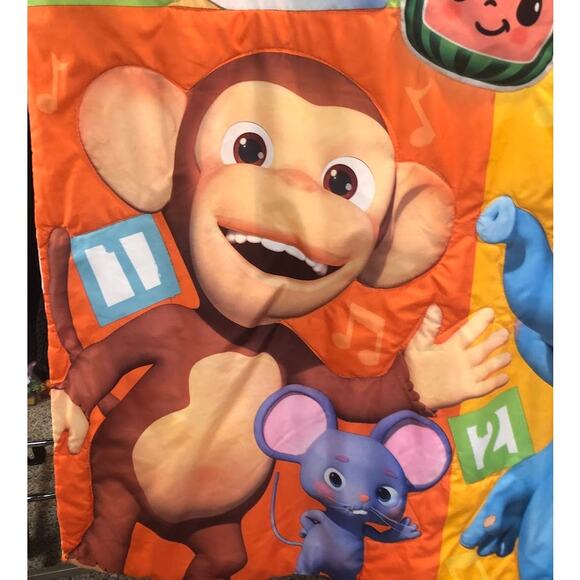 CoComelon Toddler Bedding Set – Reversible Comforter & Sheets - Picture 5 of 16